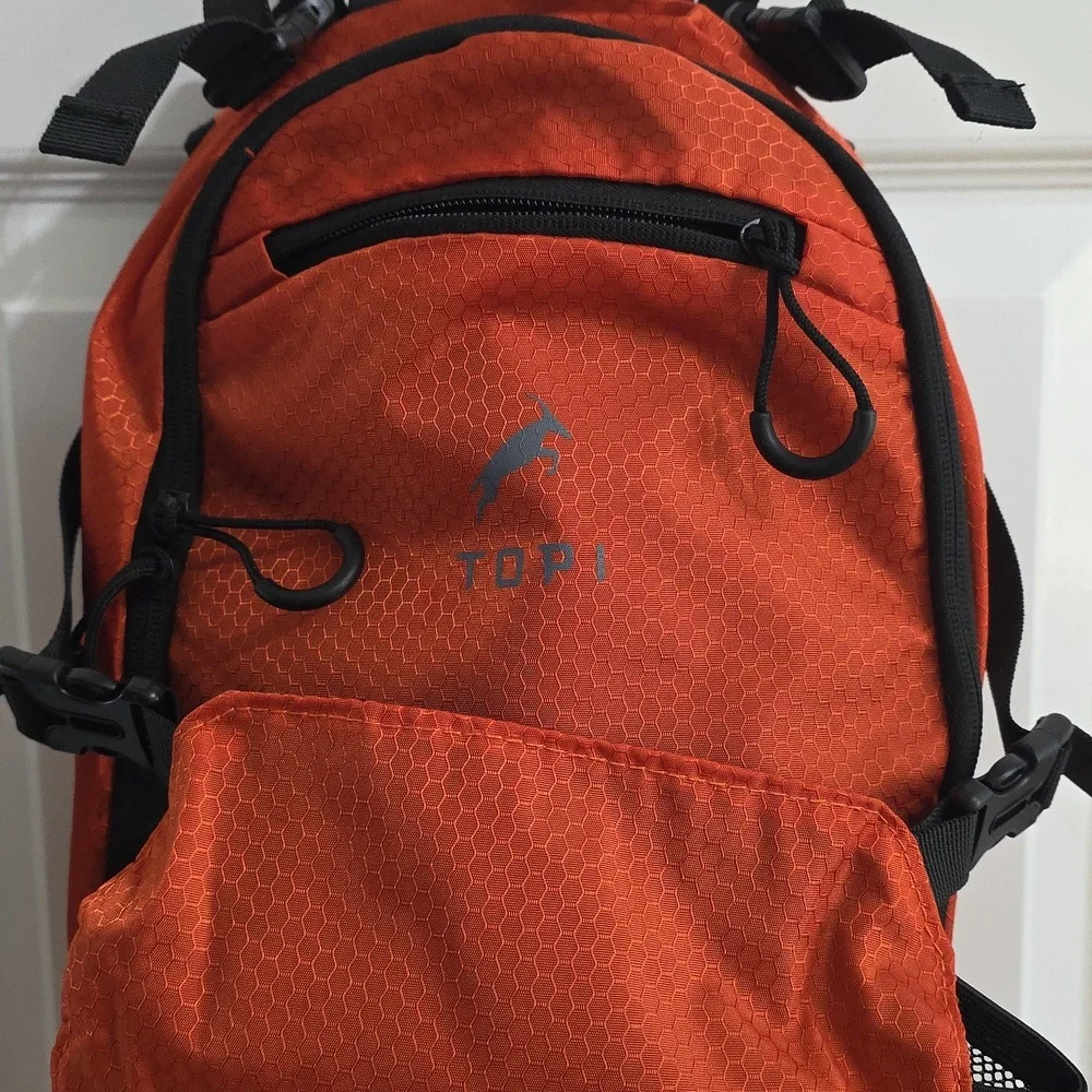 NWOT TOPI Orange Black Hydration Backpack Cooler Hiking Outdoor Travel​